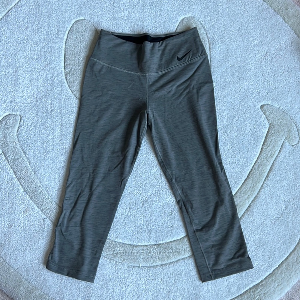 Nike Cropped Leggings